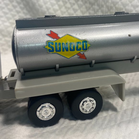 1994 Sunoco “Horn & Back-up alarm sounds” Tanker Truck, with running lights - Picture 3 of 15